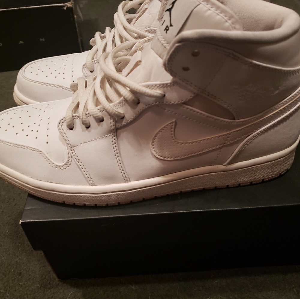 Jordan 1 mids